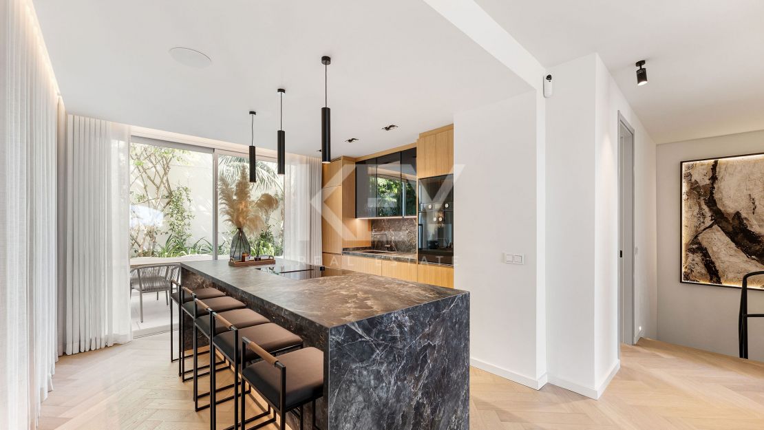 Скандинавский стиль таунхауса с современной роскошью в Club Sierra, Золотая Миля Марбельи