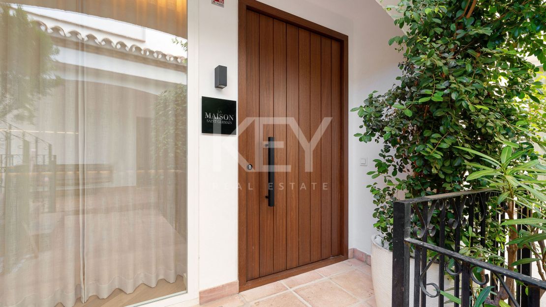 Скандинавский стиль таунхауса с современной роскошью в Club Sierra, Золотая Миля Марбельи