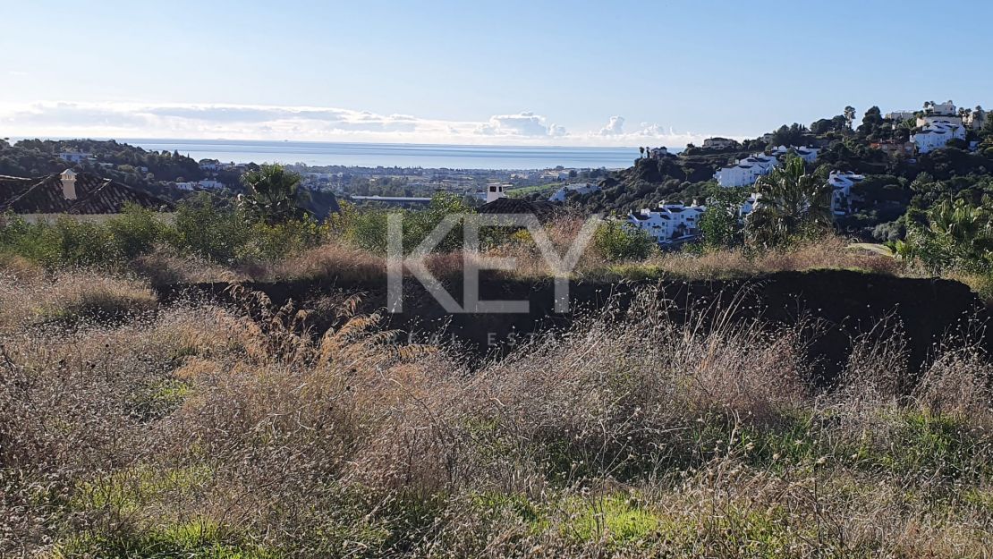 Престижный участок с видом на море в Ломас де Ла Кинта, Бенахавис