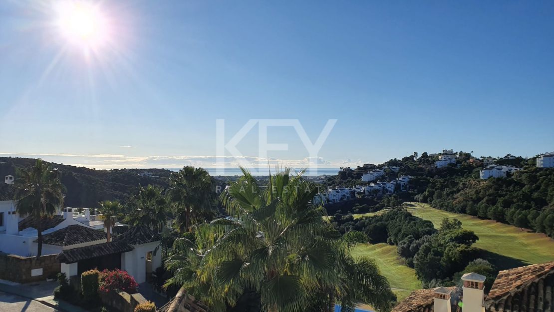 Престижный участок с видом на море в Ломас де Ла Кинта, Бенахавис