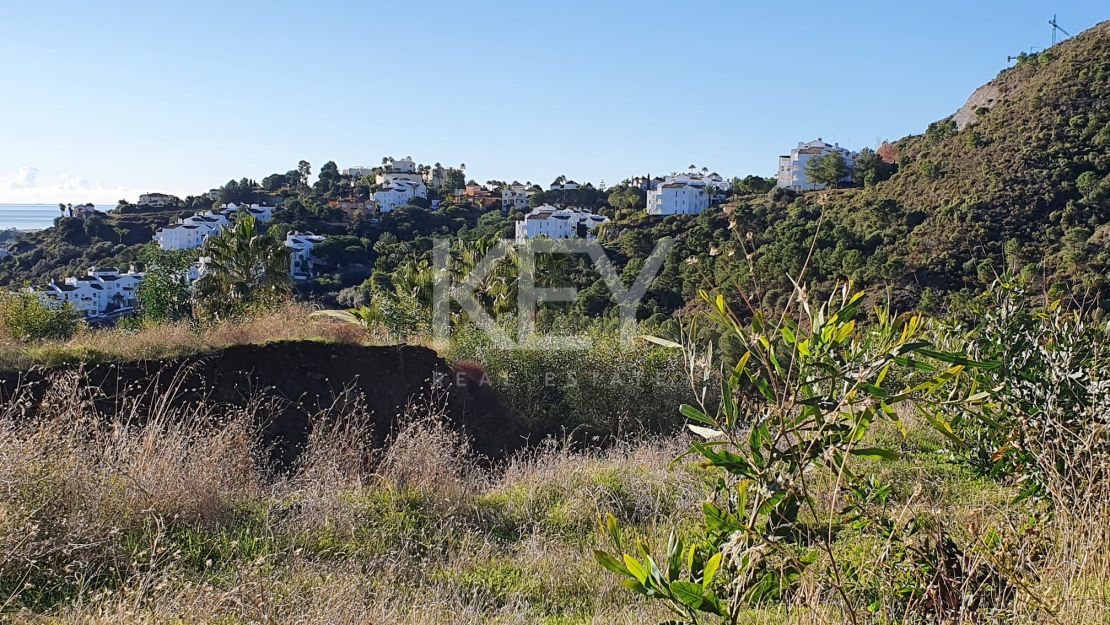 Престижный участок с видом на море в Ломас де Ла Кинта, Бенахавис