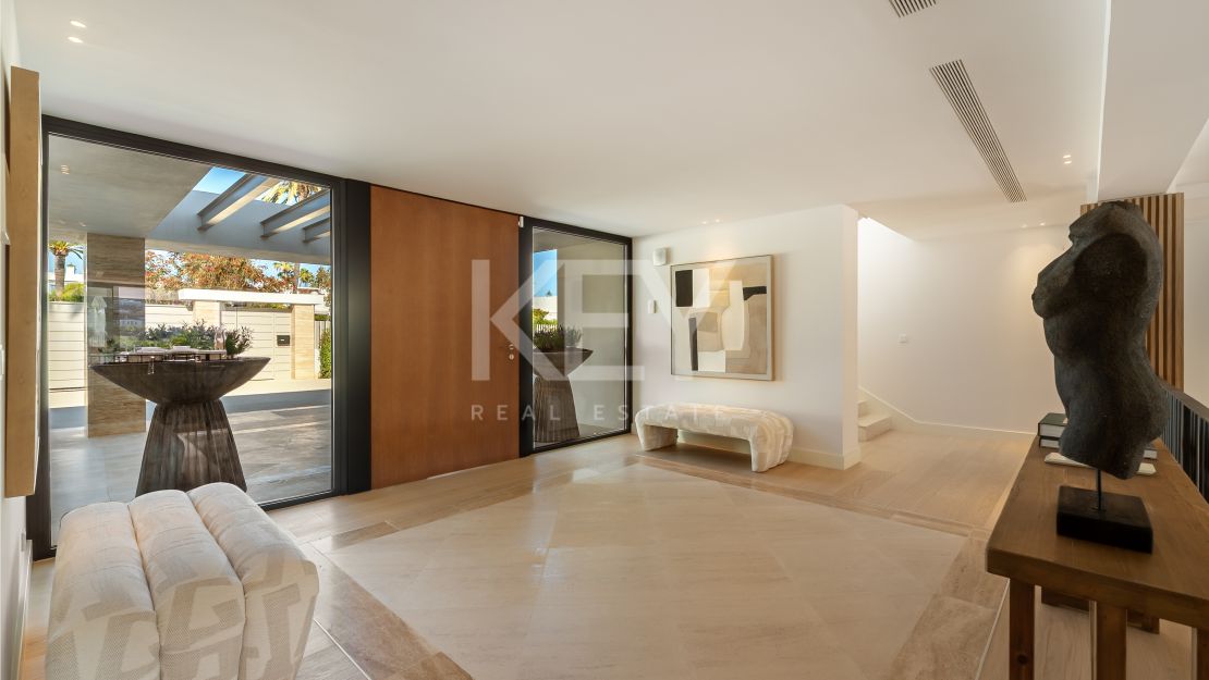 Elegancia arquitectónica: Villa con vistas al golf en Aloha, Nueva Andalucía