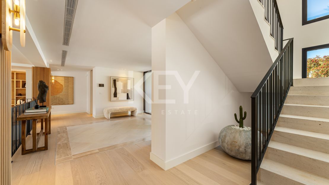 Elegancia arquitectónica: Villa con vistas al golf en Aloha, Nueva Andalucía