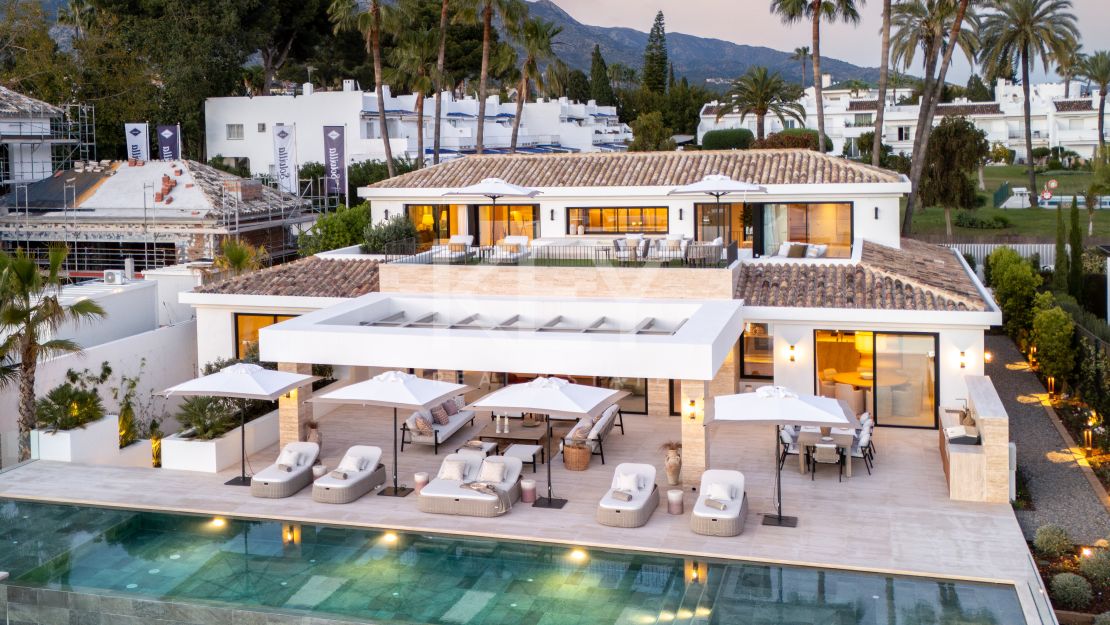 Elegancia arquitectónica: Villa con vistas al golf en Aloha, Nueva Andalucía