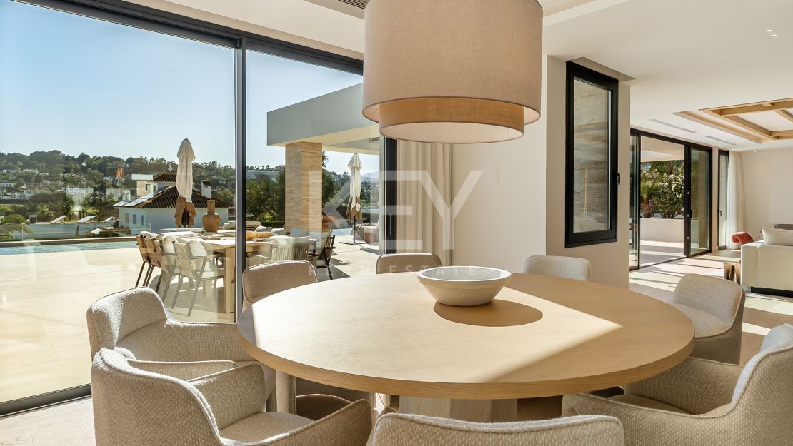 Elegancia arquitectónica: Villa con vistas al golf en Aloha, Nueva Andalucía