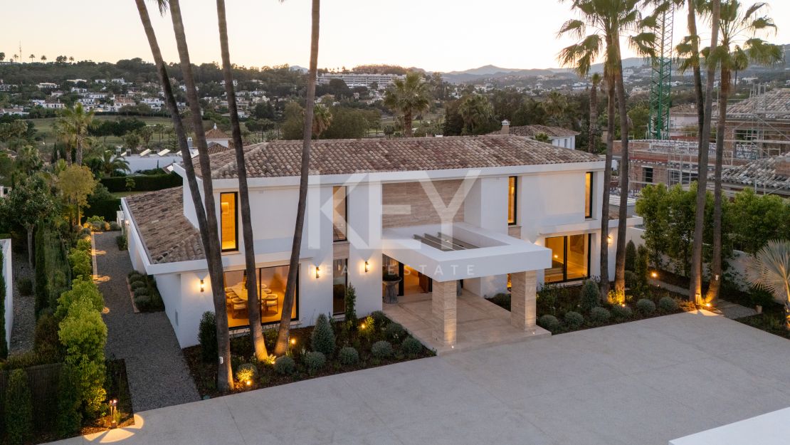 Elegancia arquitectónica: Villa con vistas al golf en Aloha, Nueva Andalucía