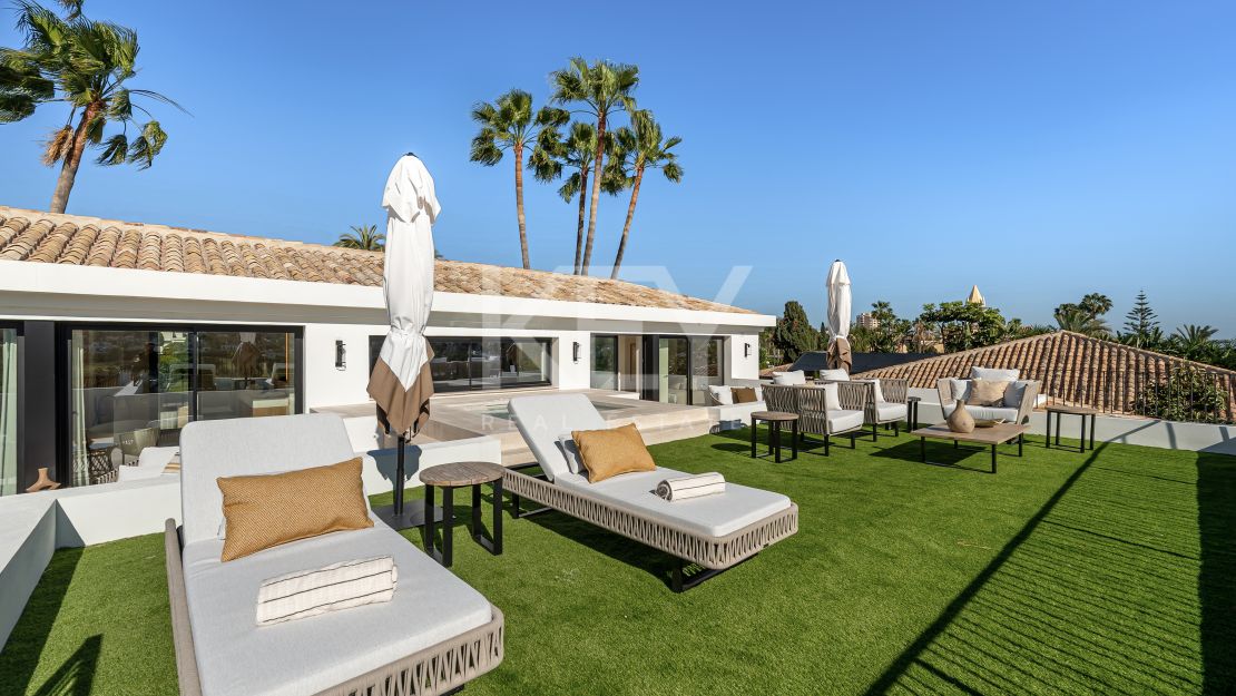 Elegancia arquitectónica: Villa con vistas al golf en Aloha, Nueva Andalucía