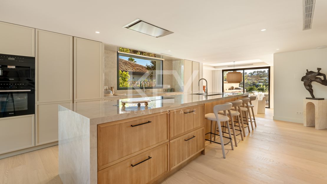 Elegancia arquitectónica: Villa con vistas al golf en Aloha, Nueva Andalucía