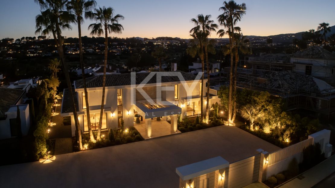 Elegancia arquitectónica: Villa con vistas al golf en Aloha, Nueva Andalucía