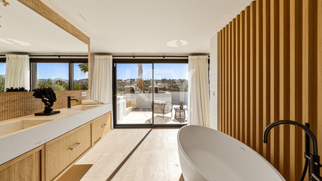 Elegancia arquitectónica: Villa con vistas al golf en Aloha, Nueva Andalucía