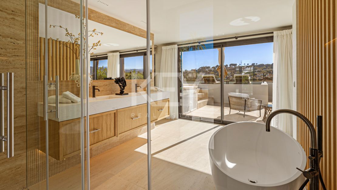 Elegancia arquitectónica: Villa con vistas al golf en Aloha, Nueva Andalucía