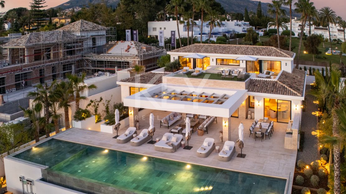 Elegancia arquitectónica: Villa con vistas al golf en Aloha, Nueva Andalucía