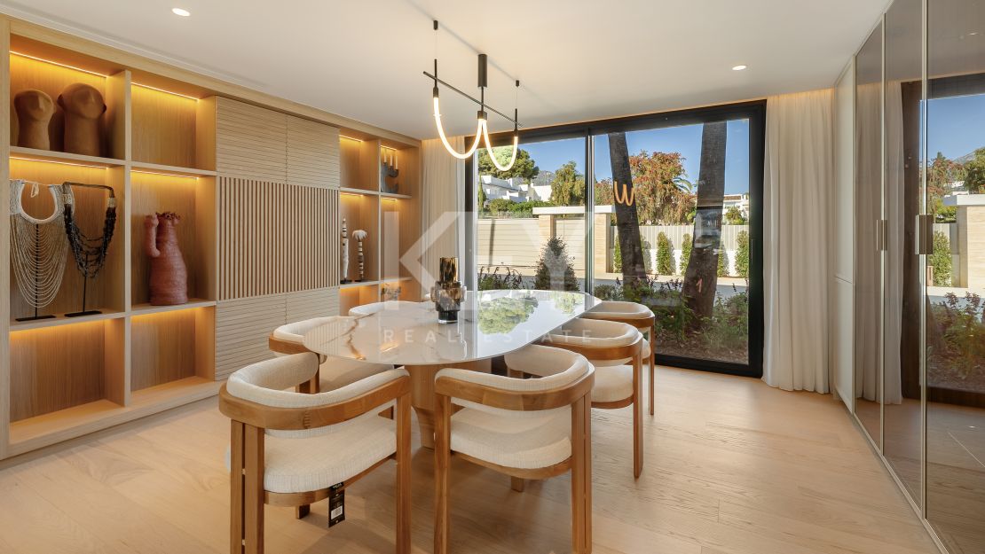 Elegancia arquitectónica: Villa con vistas al golf en Aloha, Nueva Andalucía