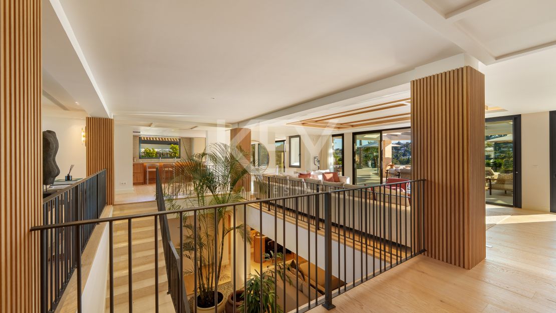 Elegancia arquitectónica: Villa con vistas al golf en Aloha, Nueva Andalucía