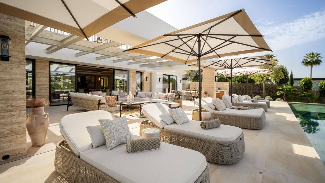 Elegancia arquitectónica: Villa con vistas al golf en Aloha, Nueva Andalucía