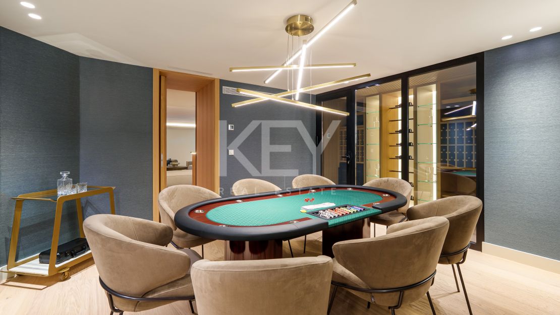 Elegancia arquitectónica: Villa con vistas al golf en Aloha, Nueva Andalucía