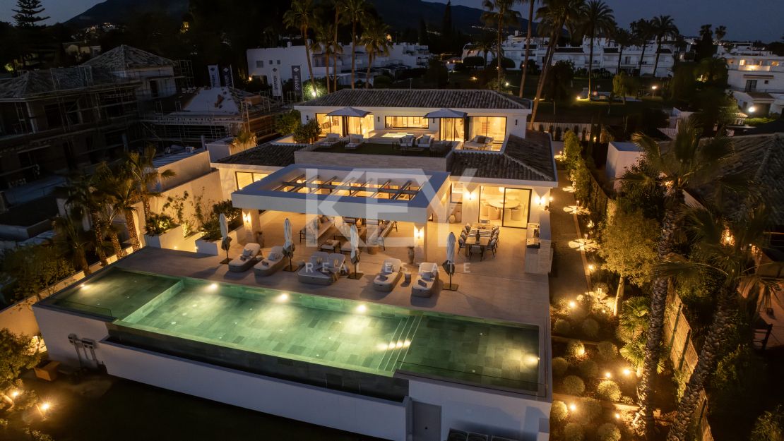 Elegancia arquitectónica: Villa con vistas al golf en Aloha, Nueva Andalucía