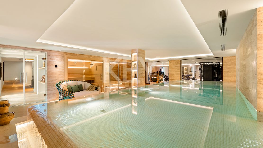 Elegancia arquitectónica: Villa con vistas al golf en Aloha, Nueva Andalucía