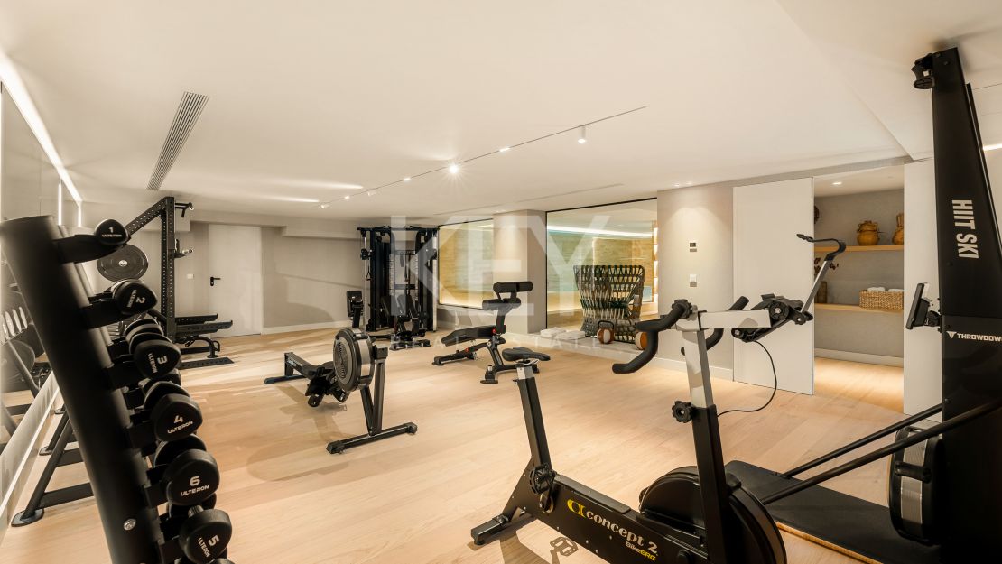 Elegancia arquitectónica: Villa con vistas al golf en Aloha, Nueva Andalucía