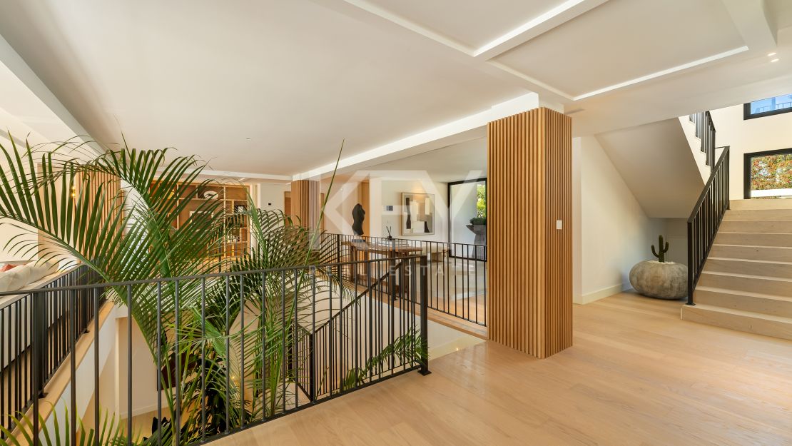 Elegancia arquitectónica: Villa con vistas al golf en Aloha, Nueva Andalucía