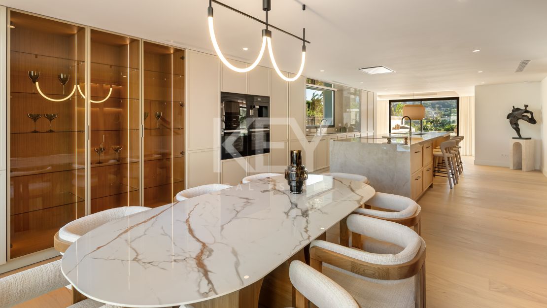 Elegancia arquitectónica: Villa con vistas al golf en Aloha, Nueva Andalucía