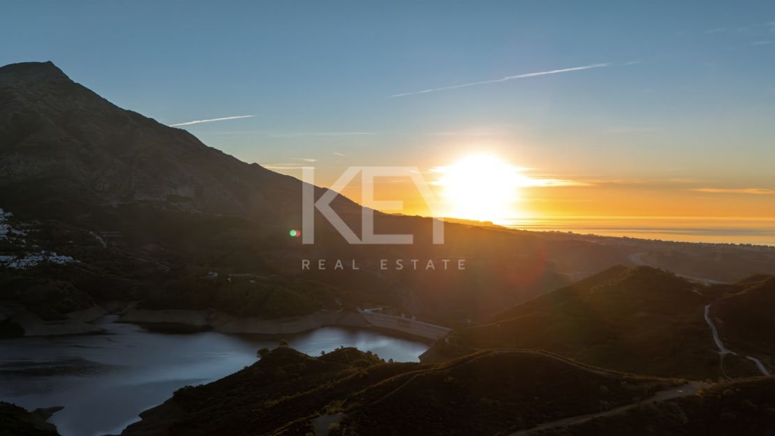 Пентхаус с частным бассейном и элегантным комфортом в Real de La Quinta, Бенахавис