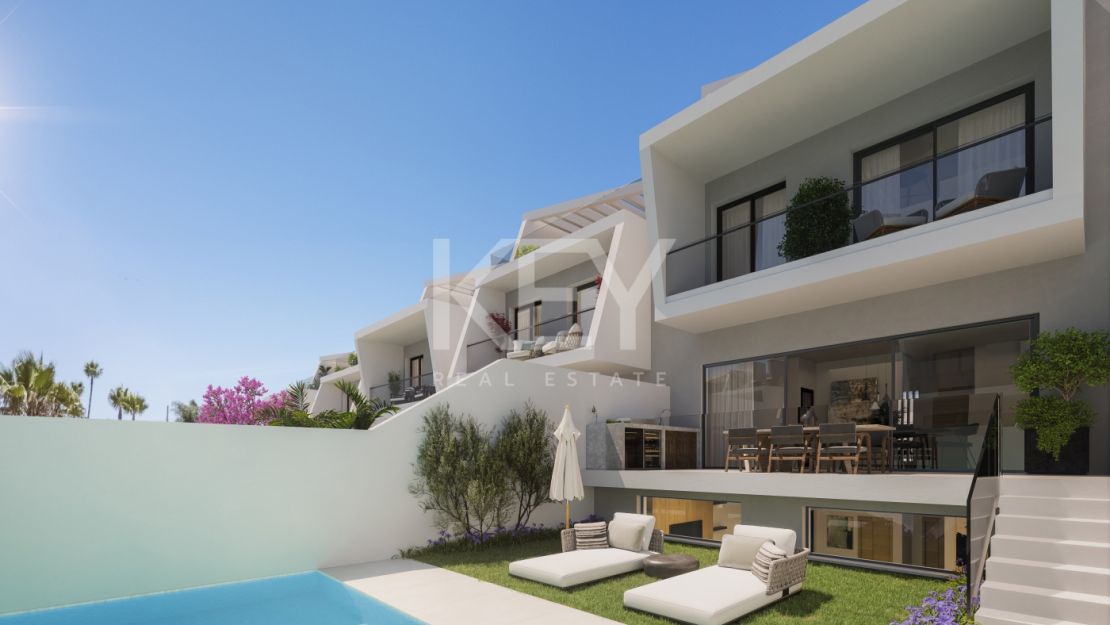 Современный таунхаус с частным бассейном и террасой на крыше в самом сердце Лос Фламингос, Бенахавис