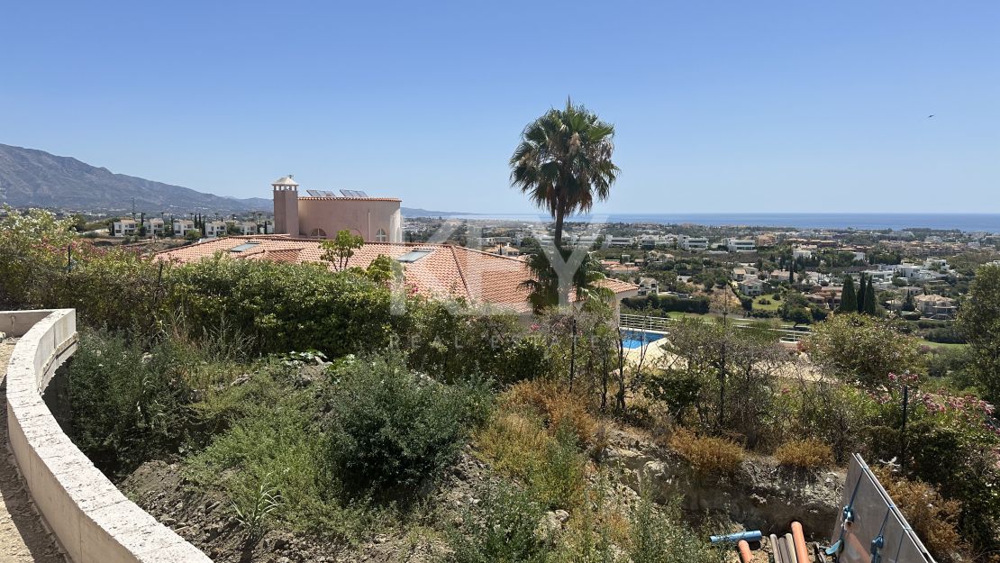 Villa panorámica moderna con cine, spa y vistas desde la azotea en La Alquería, Benahavís