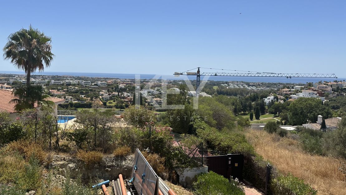 Villa panorámica moderna con cine, spa y vistas desde la azotea en La Alquería, Benahavís