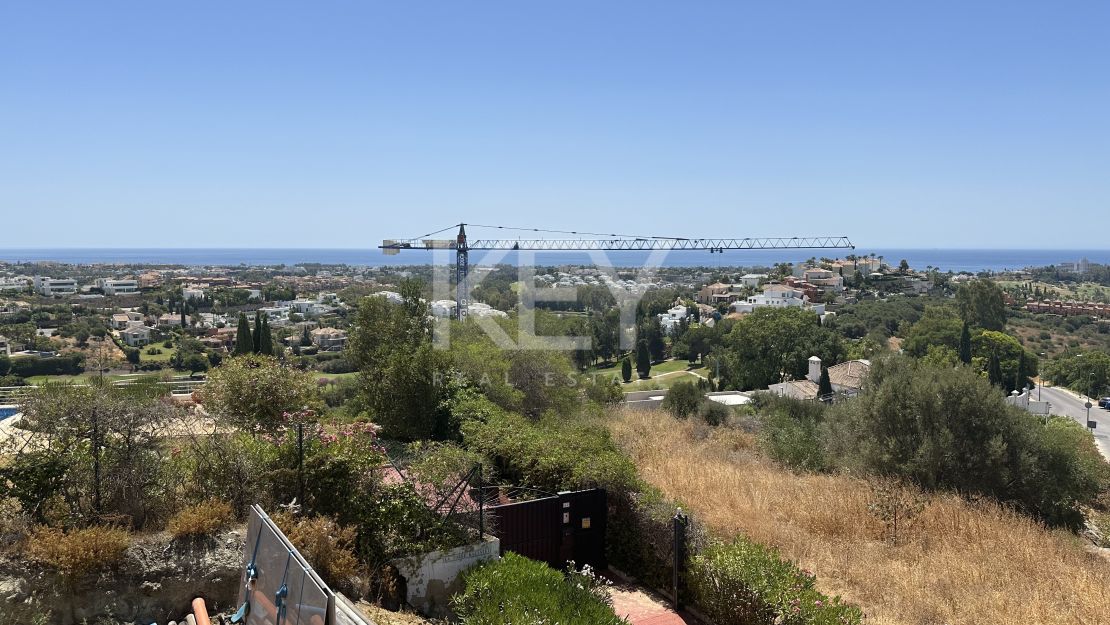 Villa panorámica moderna con cine, spa y vistas desde la azotea en La Alquería, Benahavís