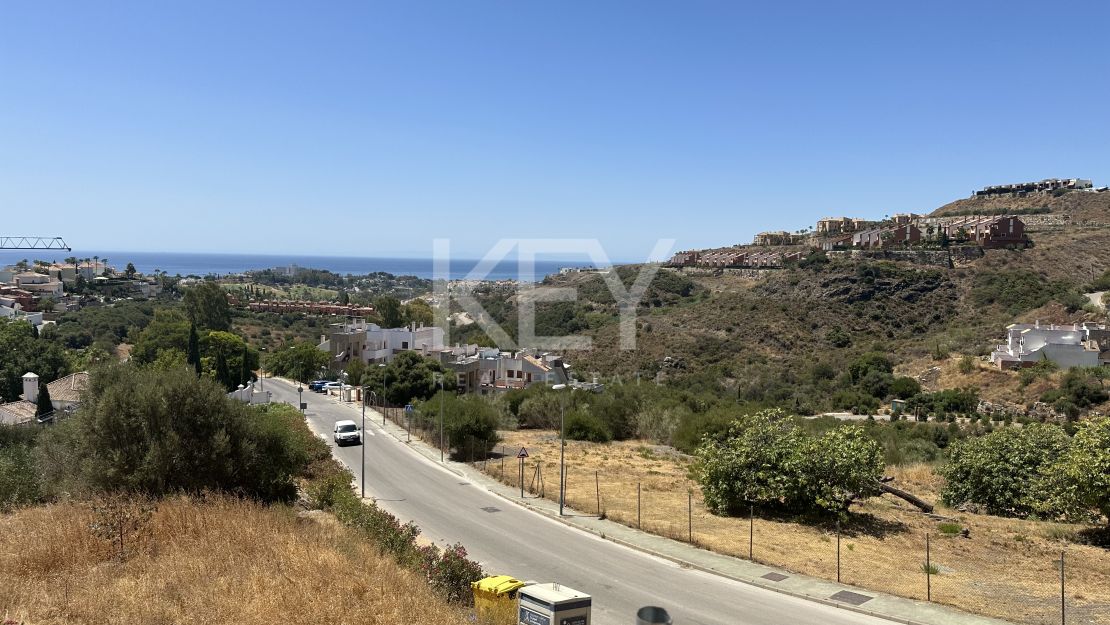 Villa panorámica moderna con cine, spa y vistas desde la azotea en La Alquería, Benahavís