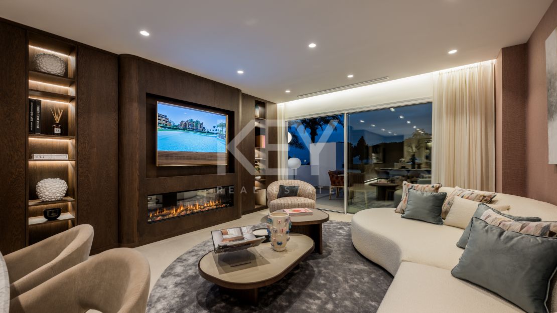 Готовая к заселению квартира у моря с элегантной современной отделкой в Los Monteros Palm Beach, Марбелья Восточная