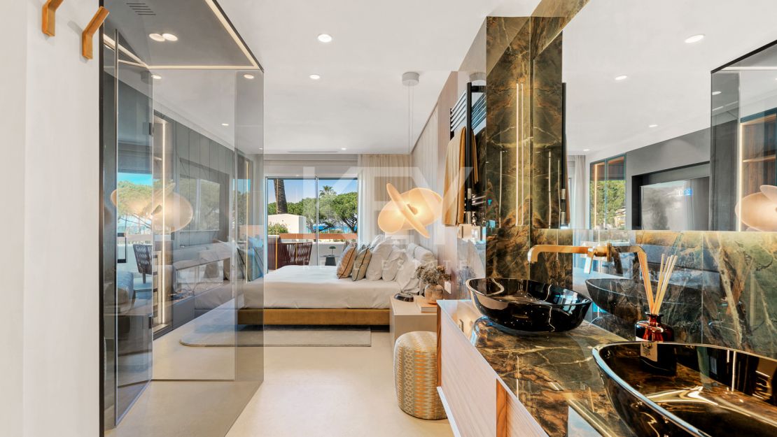 Готовая к заселению квартира у моря с элегантной современной отделкой в Los Monteros Palm Beach, Марбелья Восточная