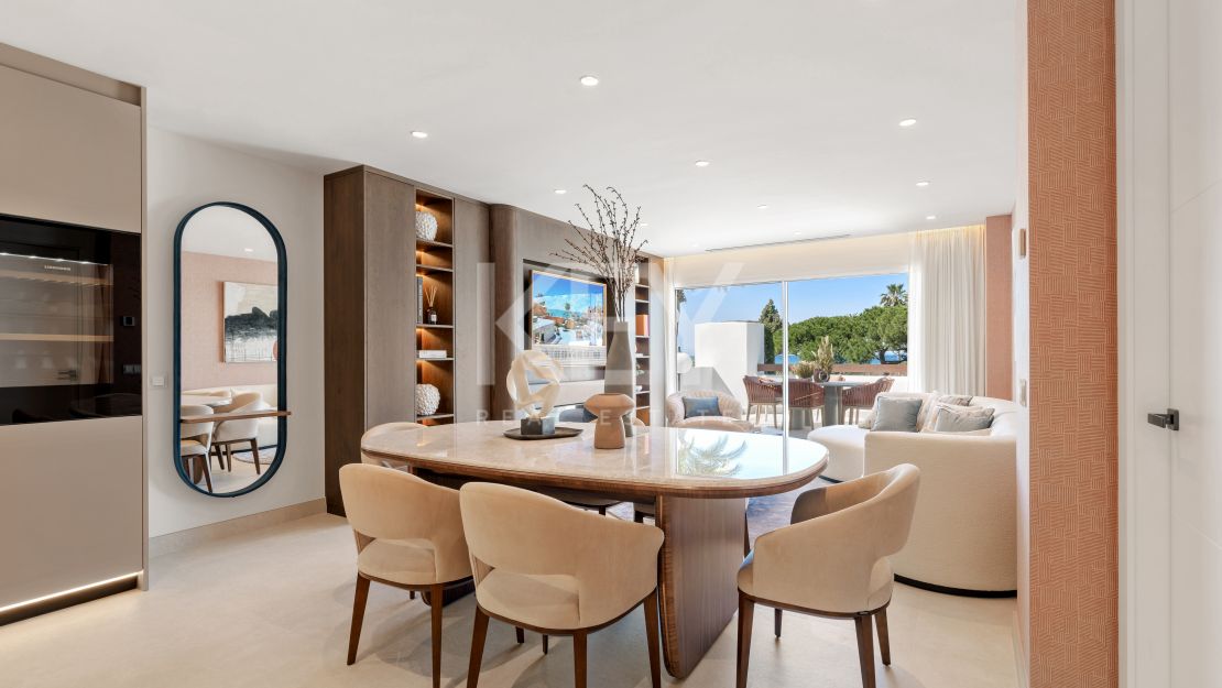 Готовая к заселению квартира у моря с элегантной современной отделкой в Los Monteros Palm Beach, Марбелья Восточная