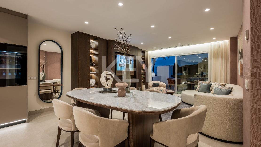 Готовая к заселению квартира у моря с элегантной современной отделкой в Los Monteros Palm Beach, Марбелья Восточная