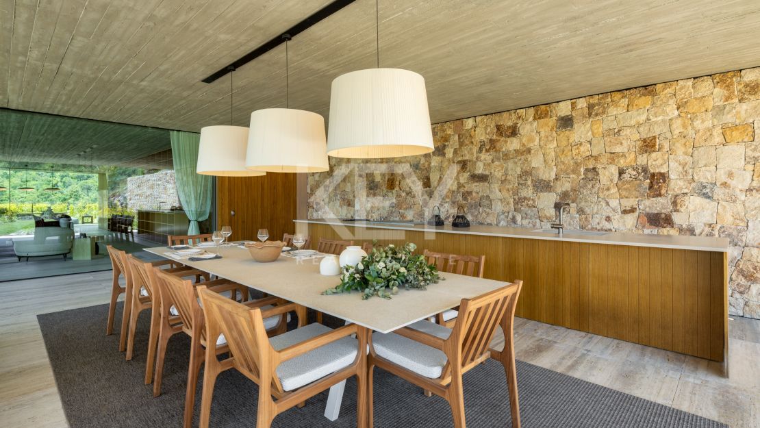 Архитектурный шедевр с видом на море и частным спа в Эль Мадроньяле, Бенахавис