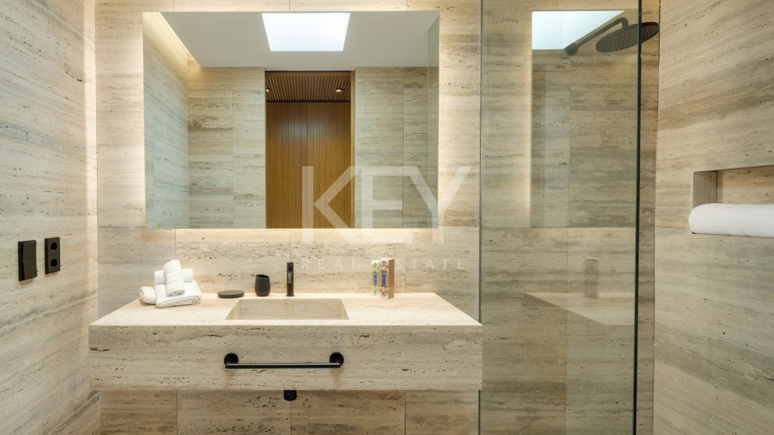 Архитектурный шедевр с видом на море и частным спа в Эль Мадроньяле, Бенахавис