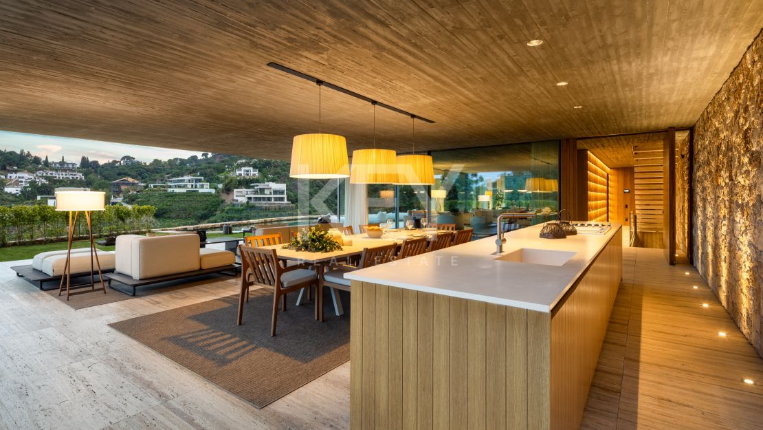 Архитектурный шедевр с видом на море и частным спа в Эль Мадроньяле, Бенахавис