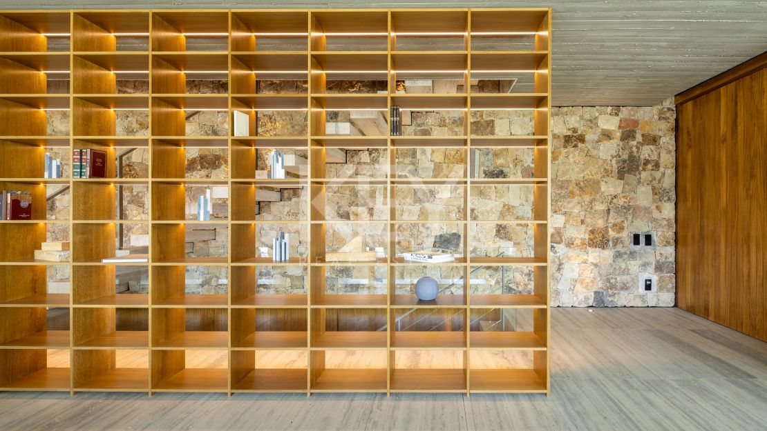 Архитектурный шедевр с видом на море и частным спа в Эль Мадроньяле, Бенахавис