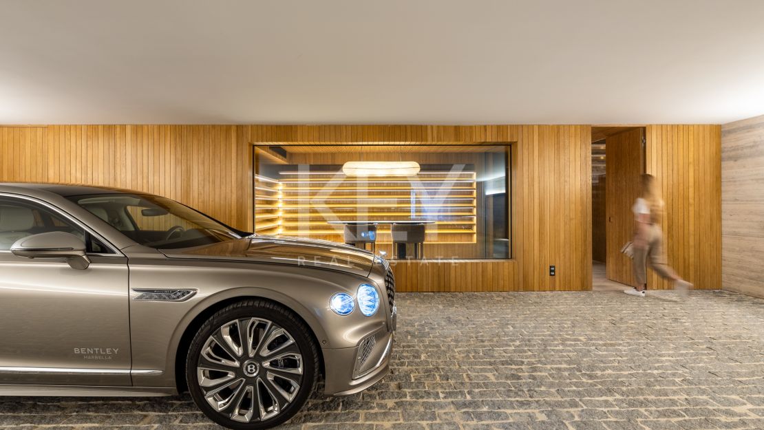 Архитектурный шедевр с видом на море и частным спа в Эль Мадроньяле, Бенахавис