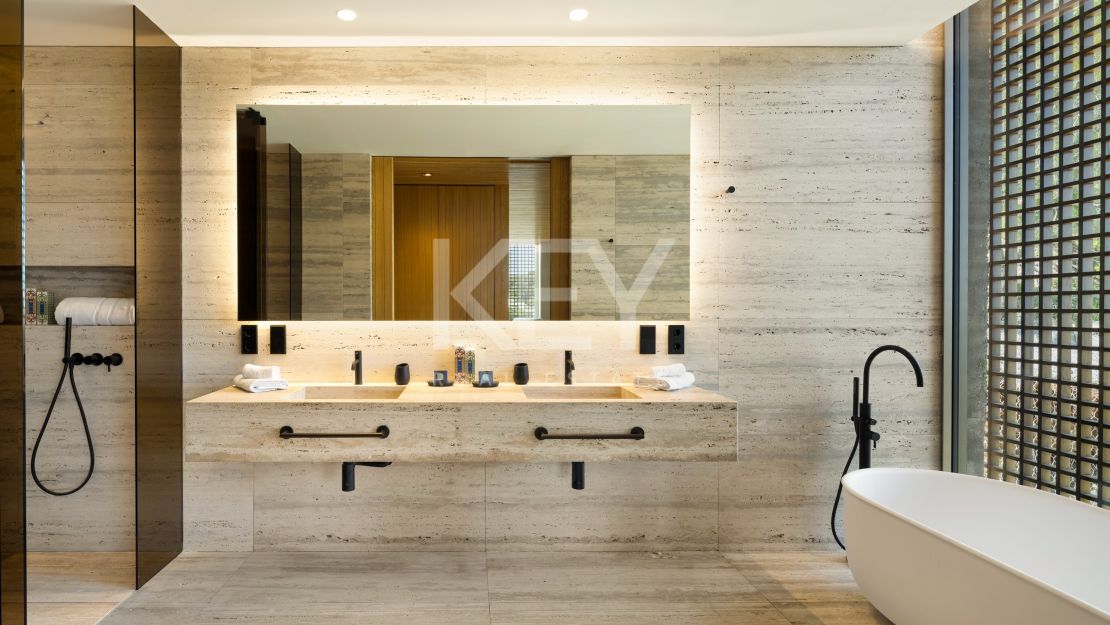 Архитектурный шедевр с видом на море и частным спа в Эль Мадроньяле, Бенахавис