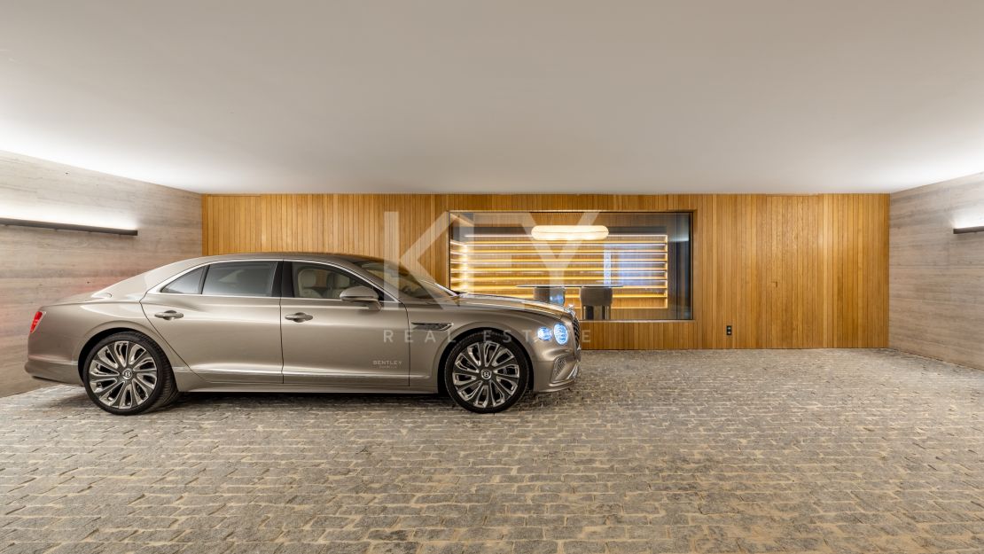 Архитектурный шедевр с видом на море и частным спа в Эль Мадроньяле, Бенахавис