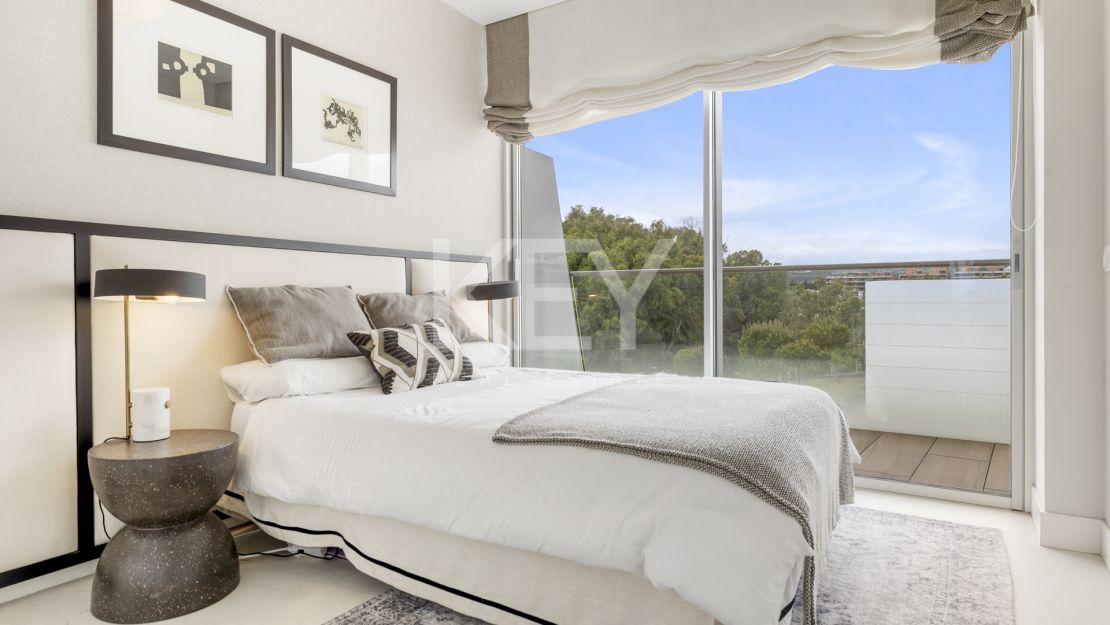 Квартира на первой линии моря с панорамным видом на море и эксклюзивными удобствами в Эстепоне