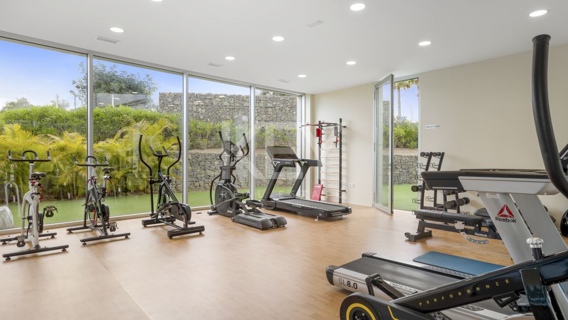 Квартира на первой линии моря с панорамным видом на море и эксклюзивными удобствами в Эстепоне