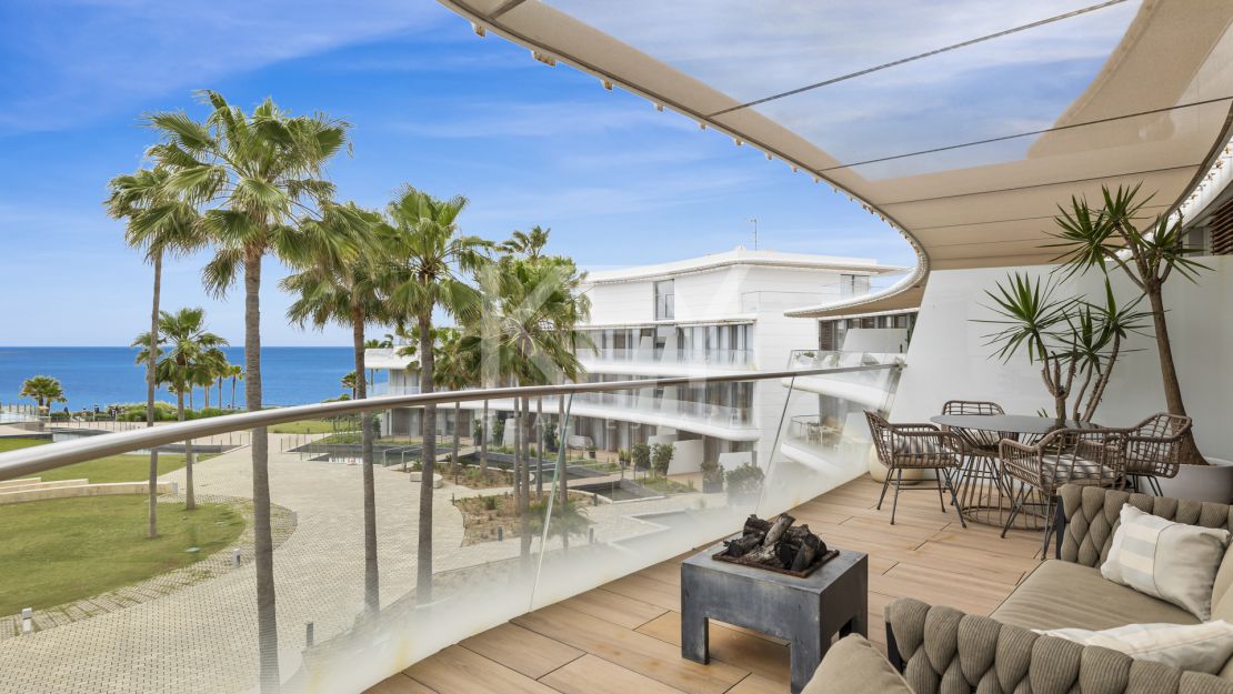 Квартира на первой линии моря с панорамным видом на море и эксклюзивными удобствами в Эстепоне