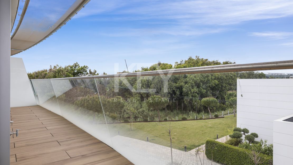 Квартира на первой линии моря с панорамным видом на море и эксклюзивными удобствами в Эстепоне