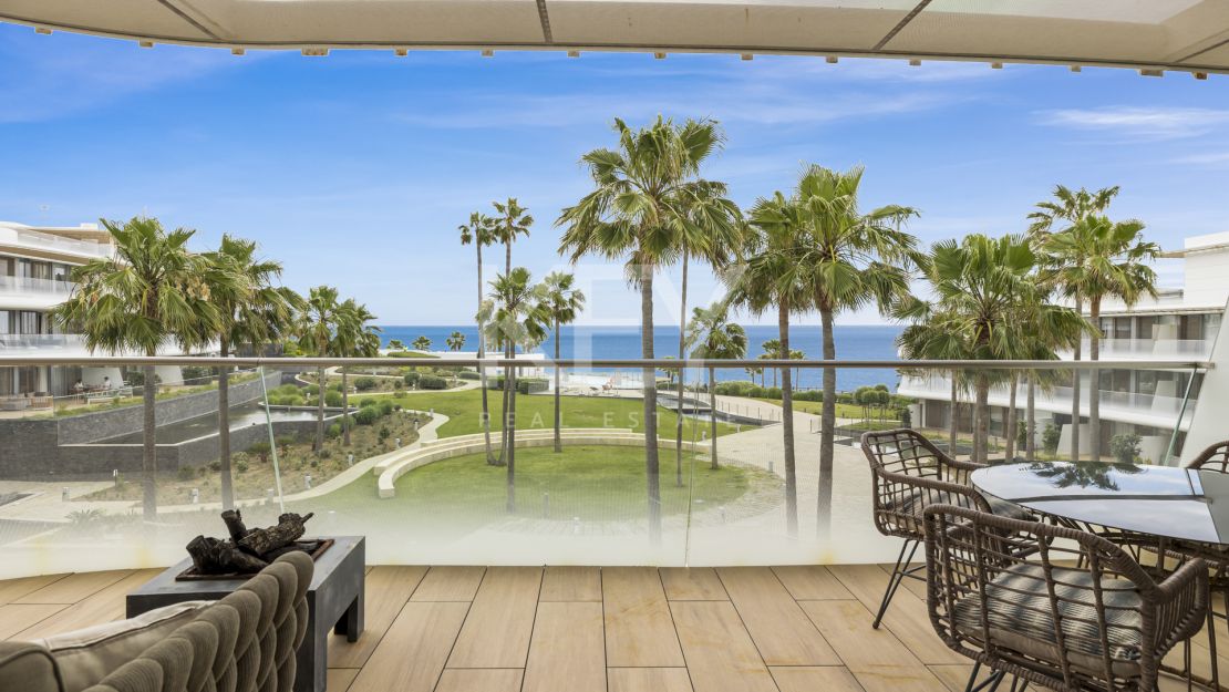 Квартира на первой линии моря с панорамным видом на море и эксклюзивными удобствами в Эстепоне