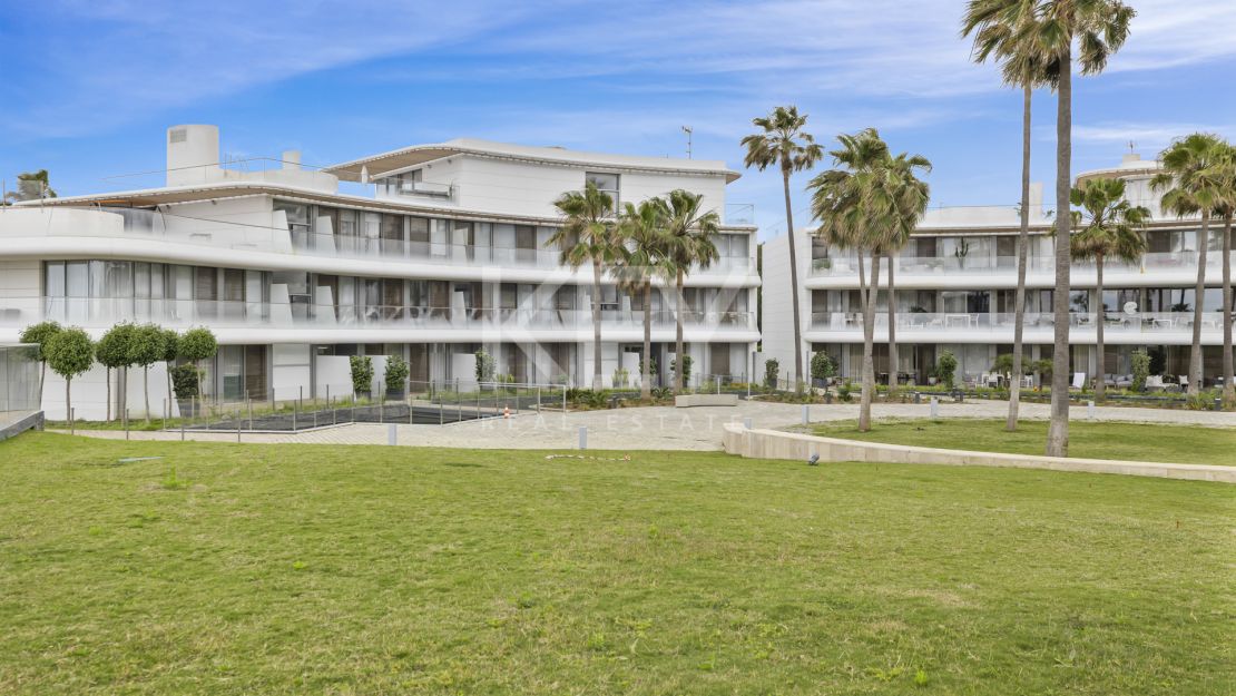 Квартира на первой линии моря с панорамным видом на море и эксклюзивными удобствами в Эстепоне