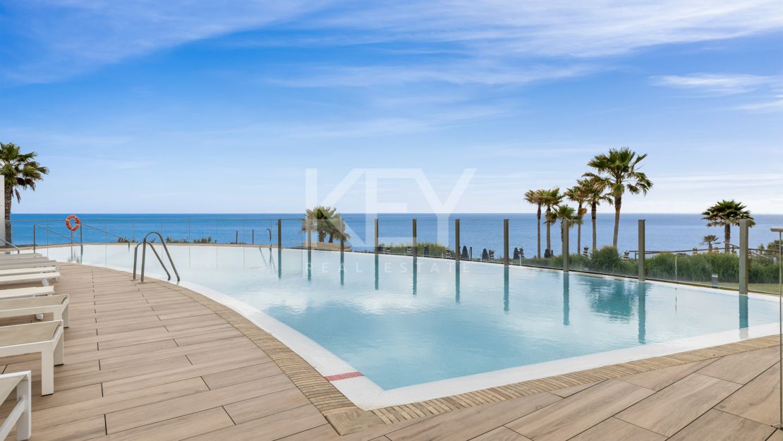 Квартира на первой линии моря с панорамным видом на море и эксклюзивными удобствами в Эстепоне