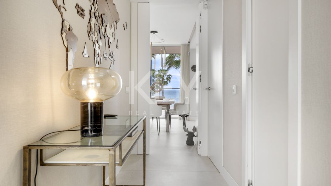 Квартира на первой линии моря с панорамным видом на море и эксклюзивными удобствами в Эстепоне